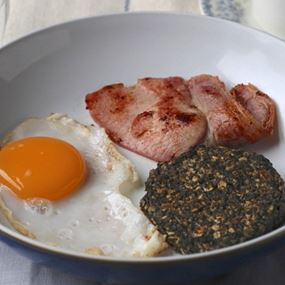 Laverbread Lavercakes with Egg and Bacon 