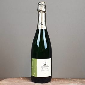 Le moulin champagnoise brut sparkling wine