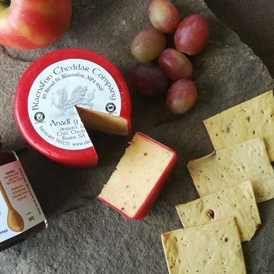 dragon's breath welsh ale and sweet chilli cheddar dragon's breath welsh ale and sweet chilli cheddar